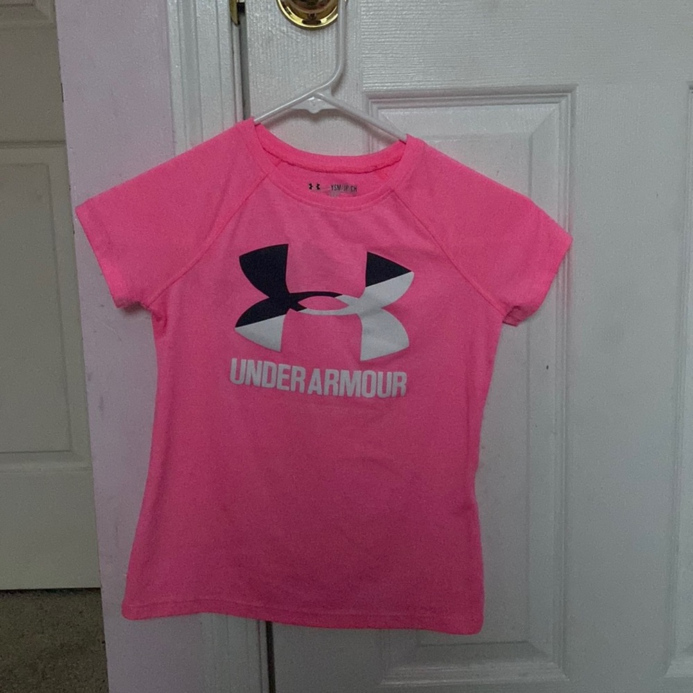pink underarmour shirt